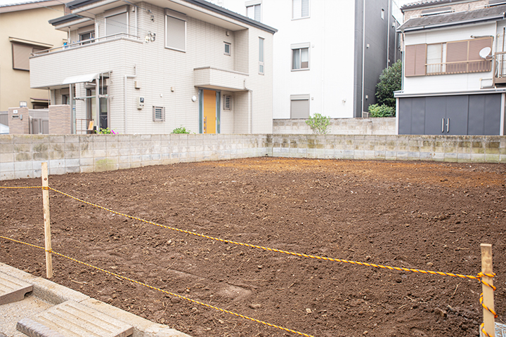 3.埼玉県にお住まいのA様が、「相続後に放置していた築古のご実家を、更地にして売却した事例」