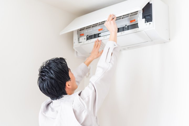 3. 船橋市にお住まいのN様が、「設備が故障している実家をそのまま売却した事例」故障したエアコンの点検