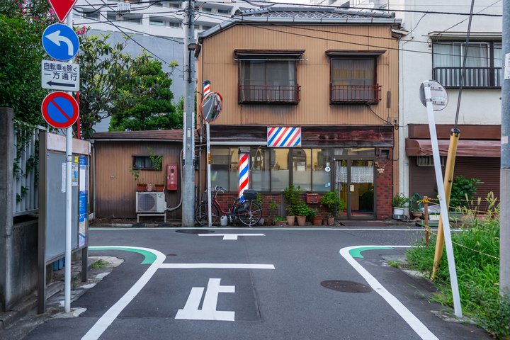 1. 習志野市にお住まいのK様が、「父が営んでいた理容店の店舗付き住宅を、事業の手続きと合わせて売却できた事例」理容店のある店舗付き住宅